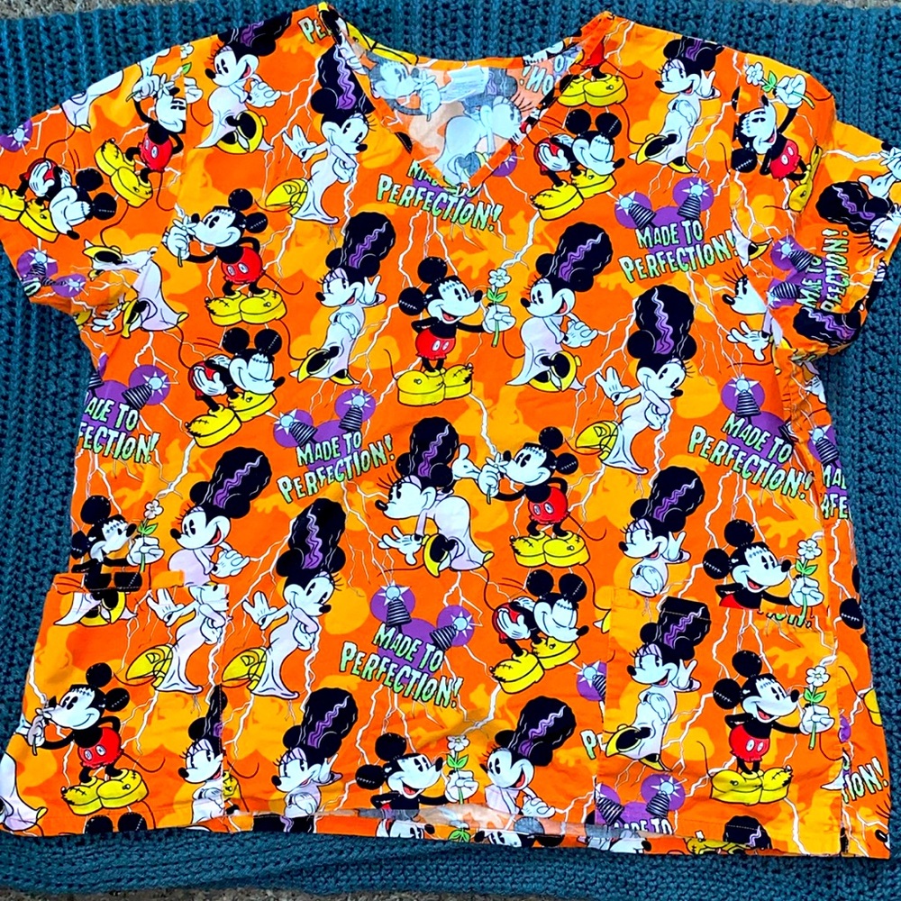 Disney Halloween Scrub top Women’s 2X